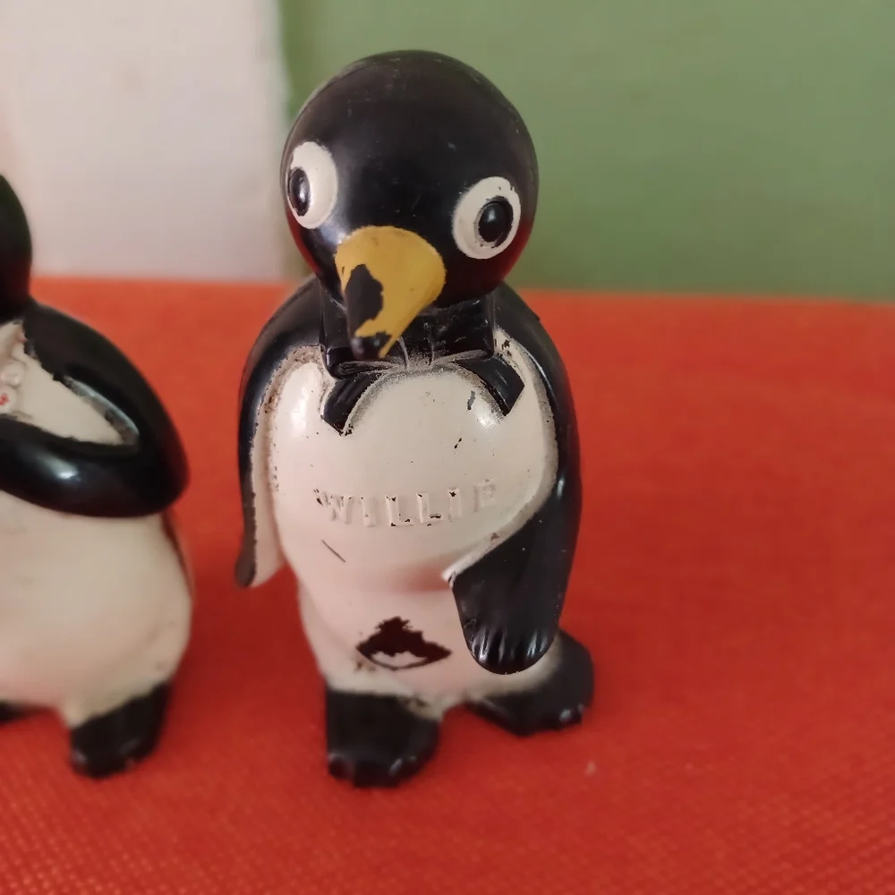 Salt and Pepper shakers Wille and millie penguins 1950's